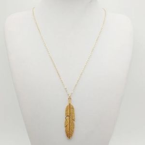 NWOT Feather Necklace